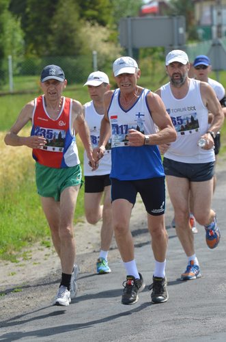 287 biegaczy stanęło do walki GALERIA