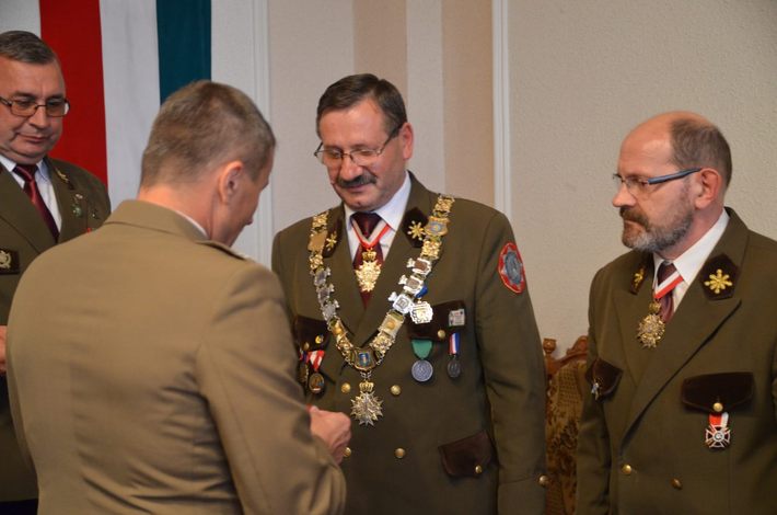 Bracia z medalami ?za zasługi dla obronności kraju? GALERIA