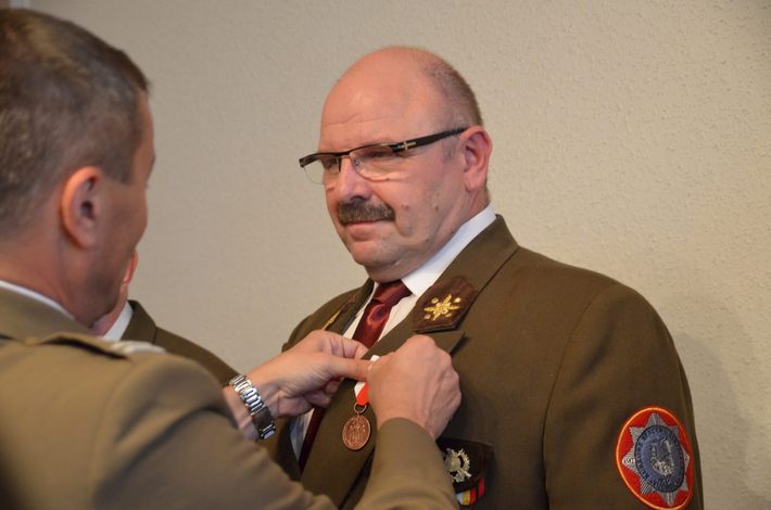 Bracia z medalami ?za zasługi dla obronności kraju? GALERIA