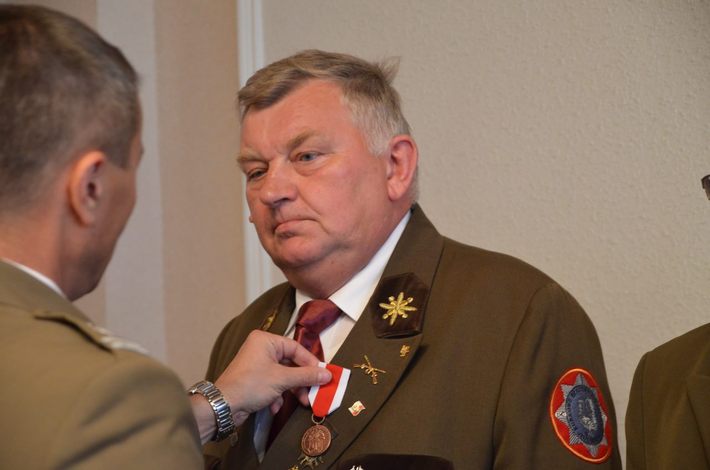 Bracia z medalami ?za zasługi dla obronności kraju? GALERIA