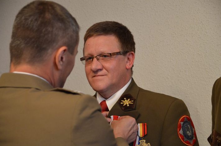 Bracia z medalami ?za zasługi dla obronności kraju? GALERIA