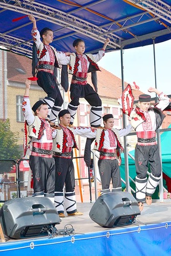 Kolorowo na tucholskim rynku ZDJĘCIA