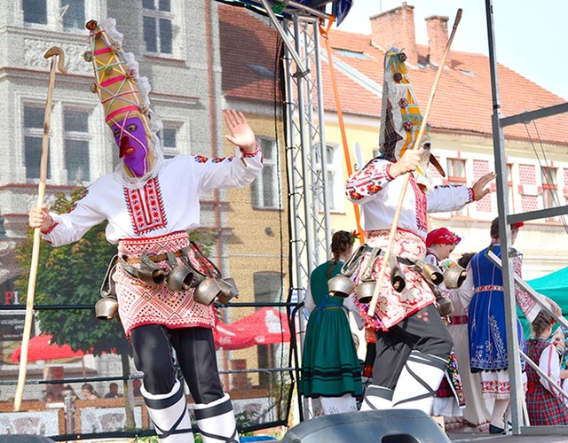 Kolorowo na tucholskim rynku ZDJĘCIA