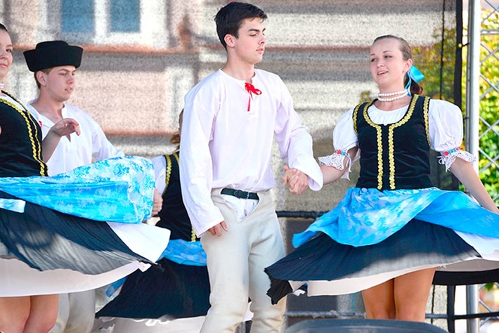 Kolorowo na tucholskim rynku ZDJĘCIA