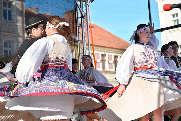 Kolorowo na tucholskim rynku ZDJĘCIA