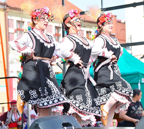 Kolorowo na tucholskim rynku ZDJĘCIA