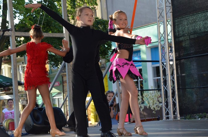 Roztańczony tucholski rynek ZDJĘCIA