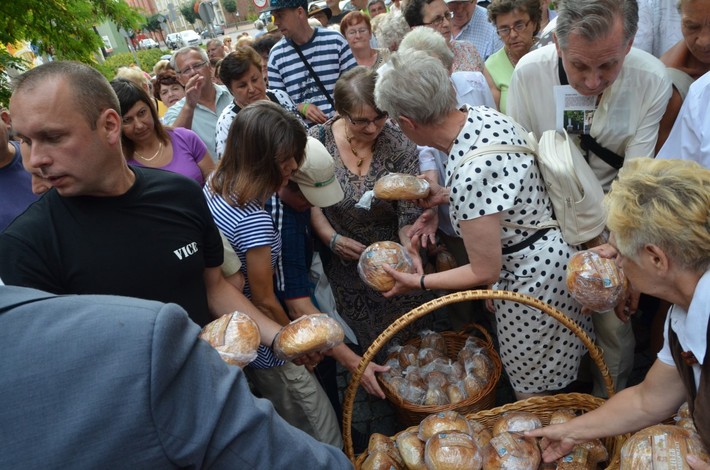 Chleba starczyło dla wszystkich GALERIA