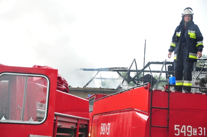 Pożar po piorunie - Efekty potężnej burzy  ZDJĘCIA