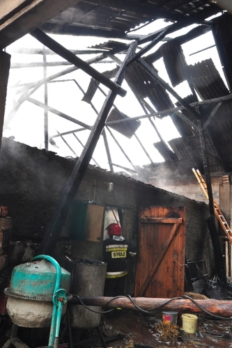 Pożar po piorunie - Efekty potężnej burzy  ZDJĘCIA