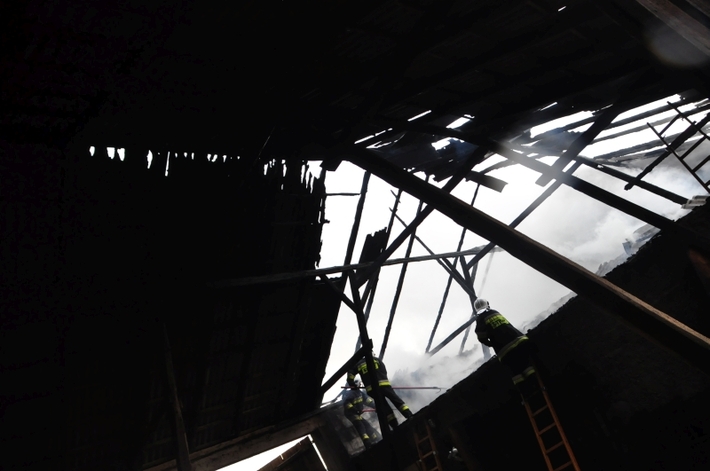 Pożar po piorunie - Efekty potężnej burzy  ZDJĘCIA