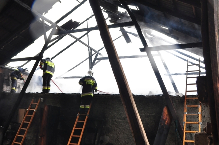 Pożar po piorunie - Efekty potężnej burzy  ZDJĘCIA
