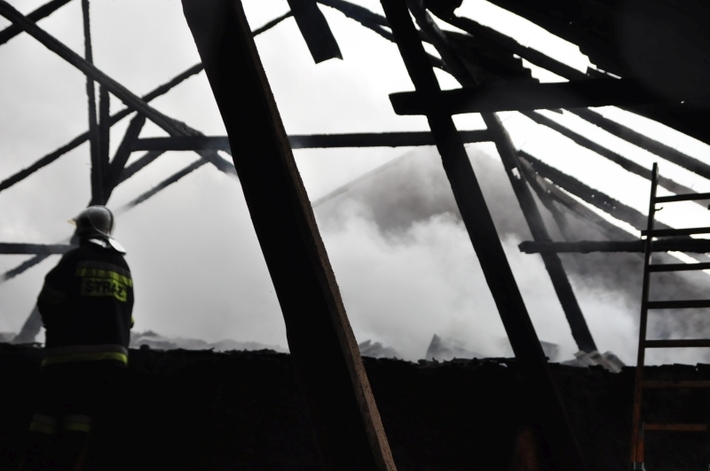 Pożar po piorunie - Efekty potężnej burzy  ZDJĘCIA