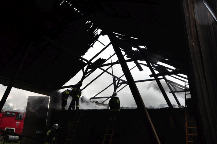 Pożar po piorunie - Efekty potężnej burzy  ZDJĘCIA