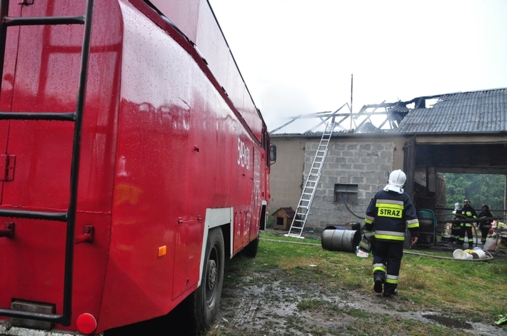 Pożar po piorunie - Efekty potężnej burzy  ZDJĘCIA