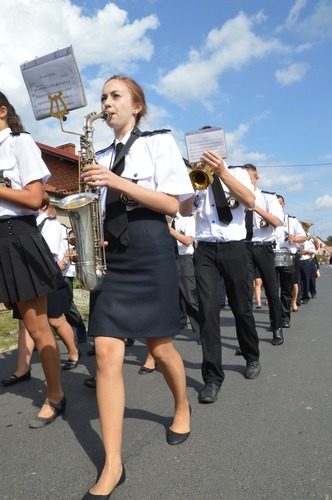 Z przytupem przemaszerowali przez wioskę ZDJĘCIA