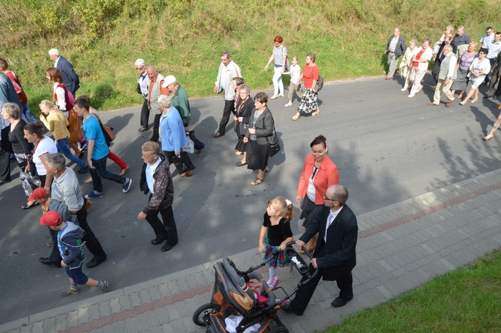 Z przytupem przemaszerowali przez wioskę ZDJĘCIA