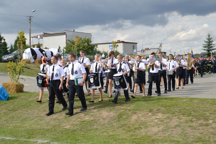 Z przytupem przemaszerowali przez wioskę ZDJĘCIA