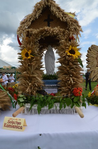 Z przytupem przemaszerowali przez wioskę ZDJĘCIA