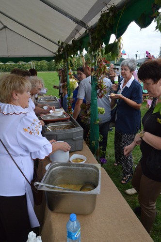 Z przytupem przemaszerowali przez wioskę ZDJĘCIA