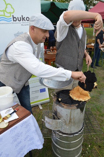 Z przytupem przemaszerowali przez wioskę ZDJĘCIA