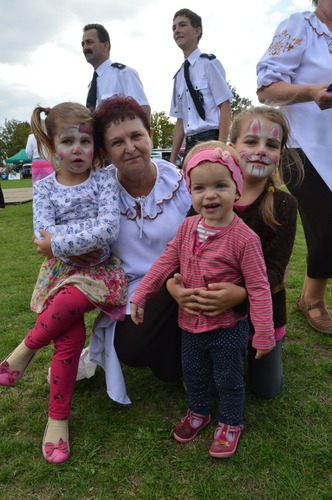 Z przytupem przemaszerowali przez wioskę ZDJĘCIA