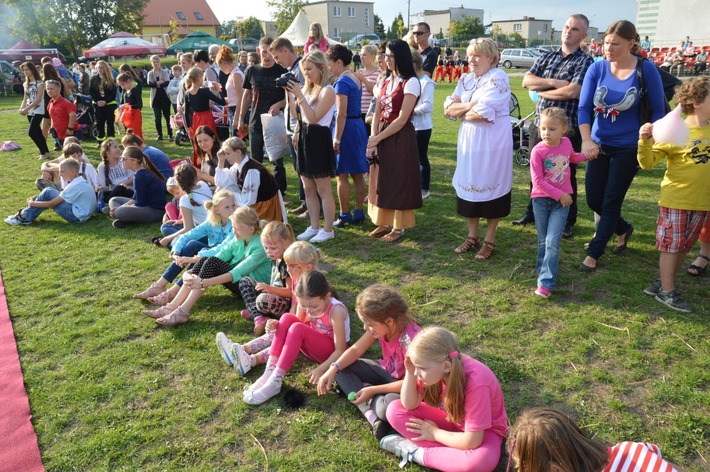 Z przytupem przemaszerowali przez wioskę ZDJĘCIA