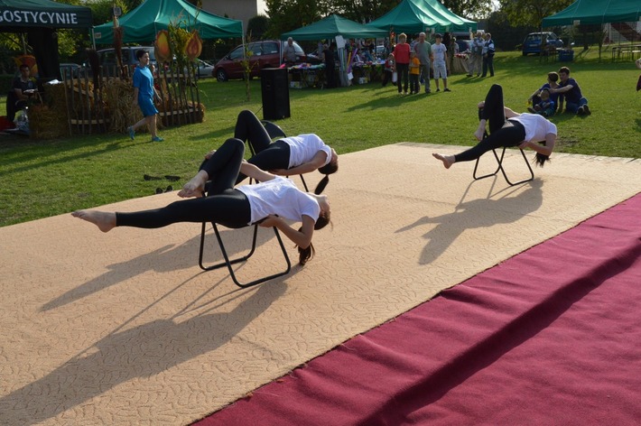 Z przytupem przemaszerowali przez wioskę ZDJĘCIA