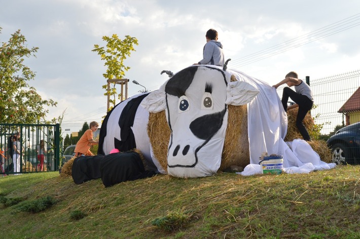 Z przytupem przemaszerowali przez wioskę ZDJĘCIA