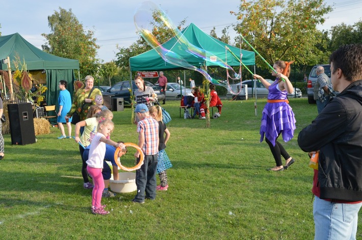 Z przytupem przemaszerowali przez wioskę ZDJĘCIA