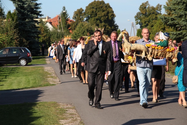 Mieszkańcy rywalizowali podczas dożynek w Kęsowie