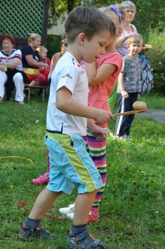 Przedszkolaki zaprosiły na pieczone ziemniaki  GALERIA