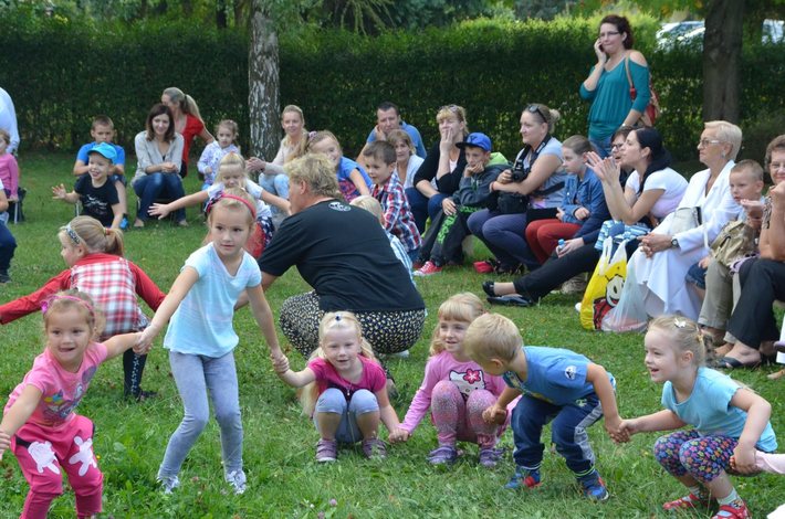 Przedszkolaki zaprosiły na pieczone ziemniaki  GALERIA