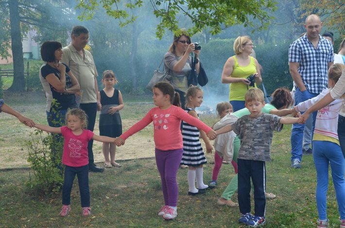Przedszkolaki zaprosiły na pieczone ziemniaki  GALERIA