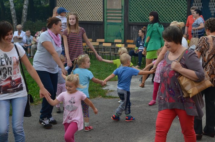 Przedszkolaki zaprosiły na pieczone ziemniaki  GALERIA