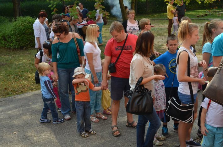 Przedszkolaki zaprosiły na pieczone ziemniaki  GALERIA