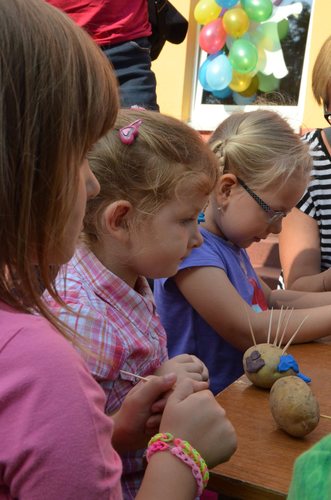 Przedszkolaki zaprosiły na pieczone ziemniaki  GALERIA
