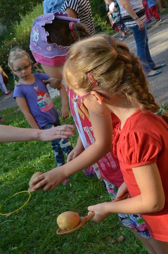 Przedszkolaki zaprosiły na pieczone ziemniaki  GALERIA