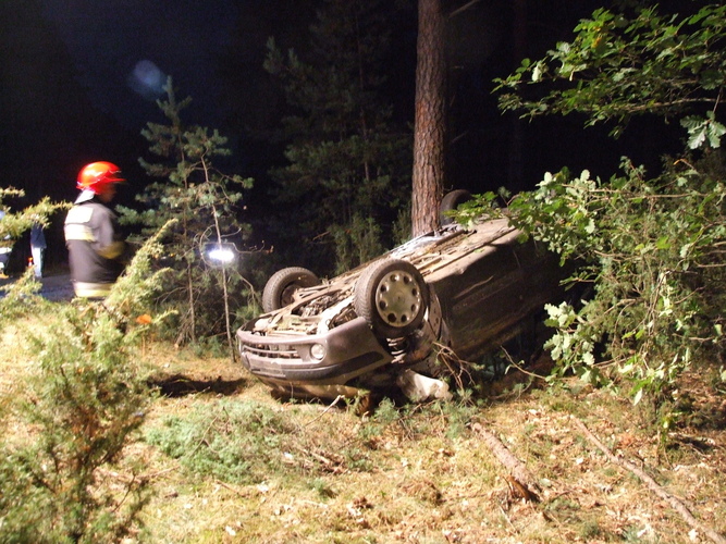 Wypadek za Legbądem AKTUALIZACJA / ZDJĘCIA
