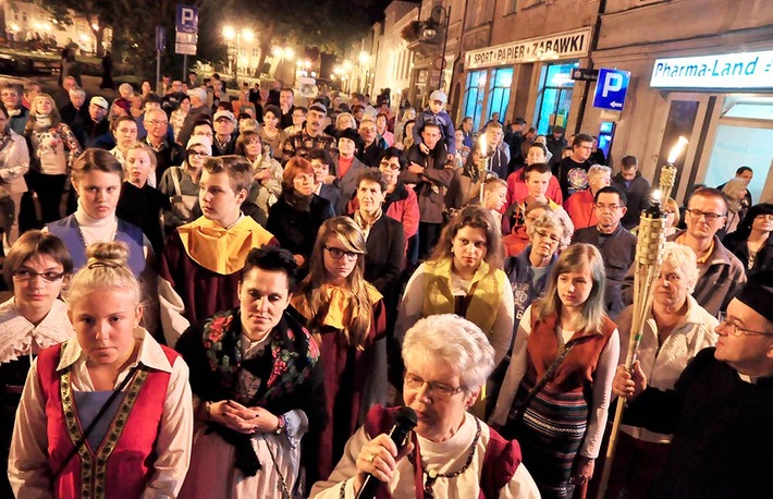 Z pochodniami w przeszłość GALERIA