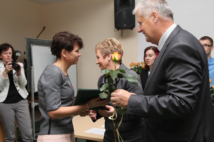 Nauczyciele dostali po 1400 zł nagrody ZDJĘCIA