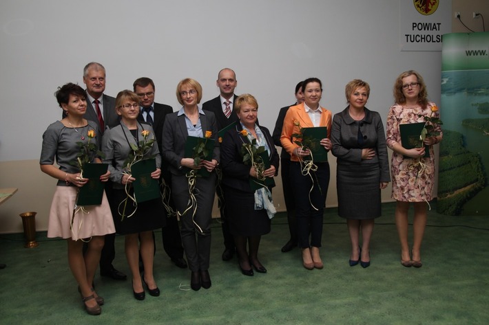 Nauczyciele dostali po 1400 zł nagrody ZDJĘCIA