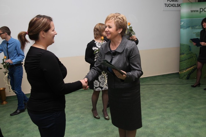 Nauczyciele dostali po 1400 zł nagrody ZDJĘCIA