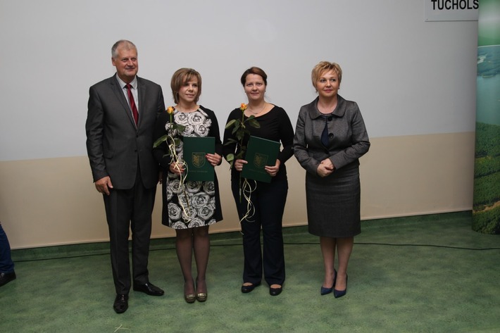 Nauczyciele dostali po 1400 zł nagrody ZDJĘCIA