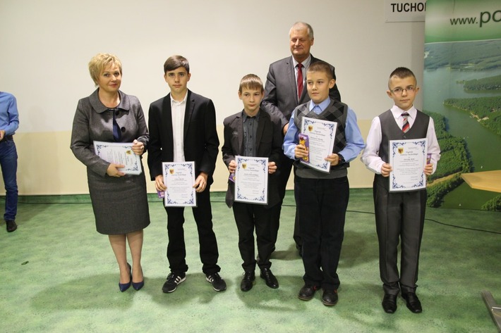 Nauczyciele dostali po 1400 zł nagrody ZDJĘCIA