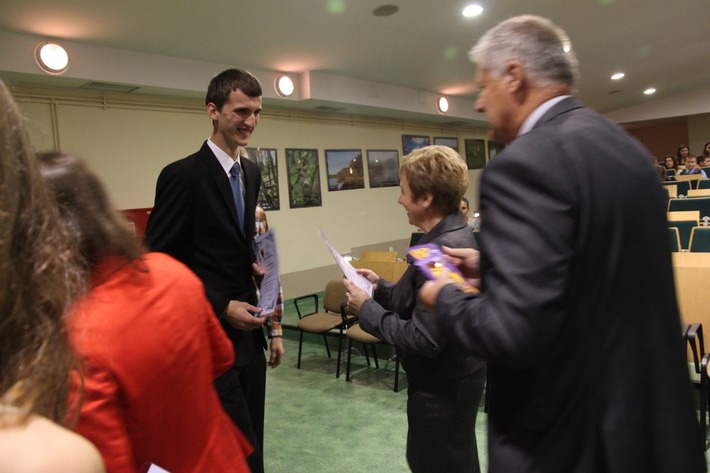 Nauczyciele dostali po 1400 zł nagrody ZDJĘCIA