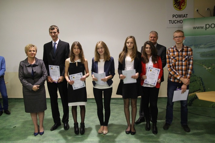 Nauczyciele dostali po 1400 zł nagrody ZDJĘCIA