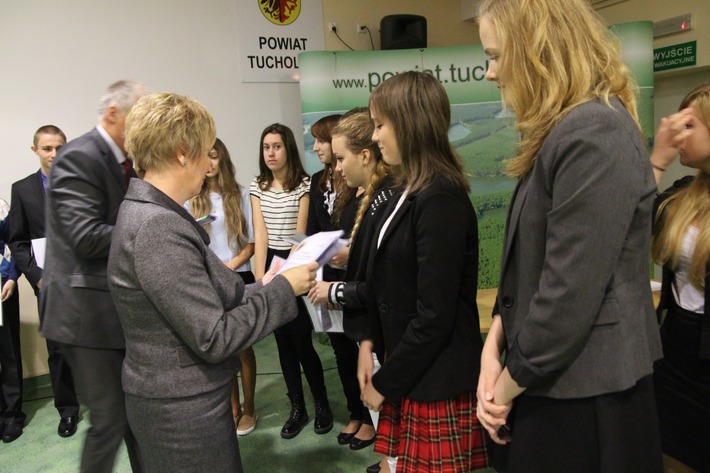 Nauczyciele dostali po 1400 zł nagrody ZDJĘCIA