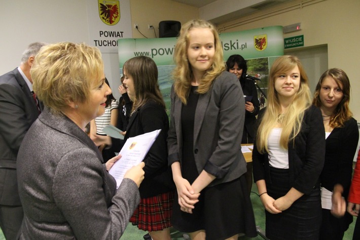 Nauczyciele dostali po 1400 zł nagrody ZDJĘCIA