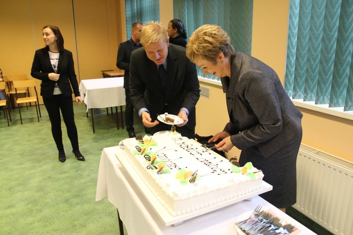 Nauczyciele dostali po 1400 zł nagrody ZDJĘCIA